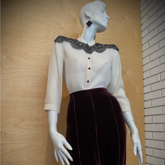 Sheer blouse with French lace - Picture 4 of 12